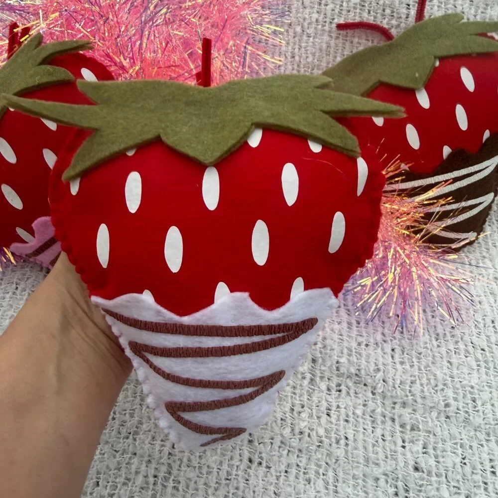 Strawberry felt wreath attachment/ strawberry decor/ home decor